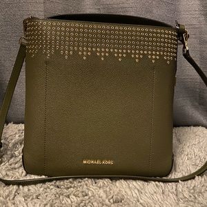 🎉SALE🎉 Michael Kors Grommeted Olive Shoulder Bag